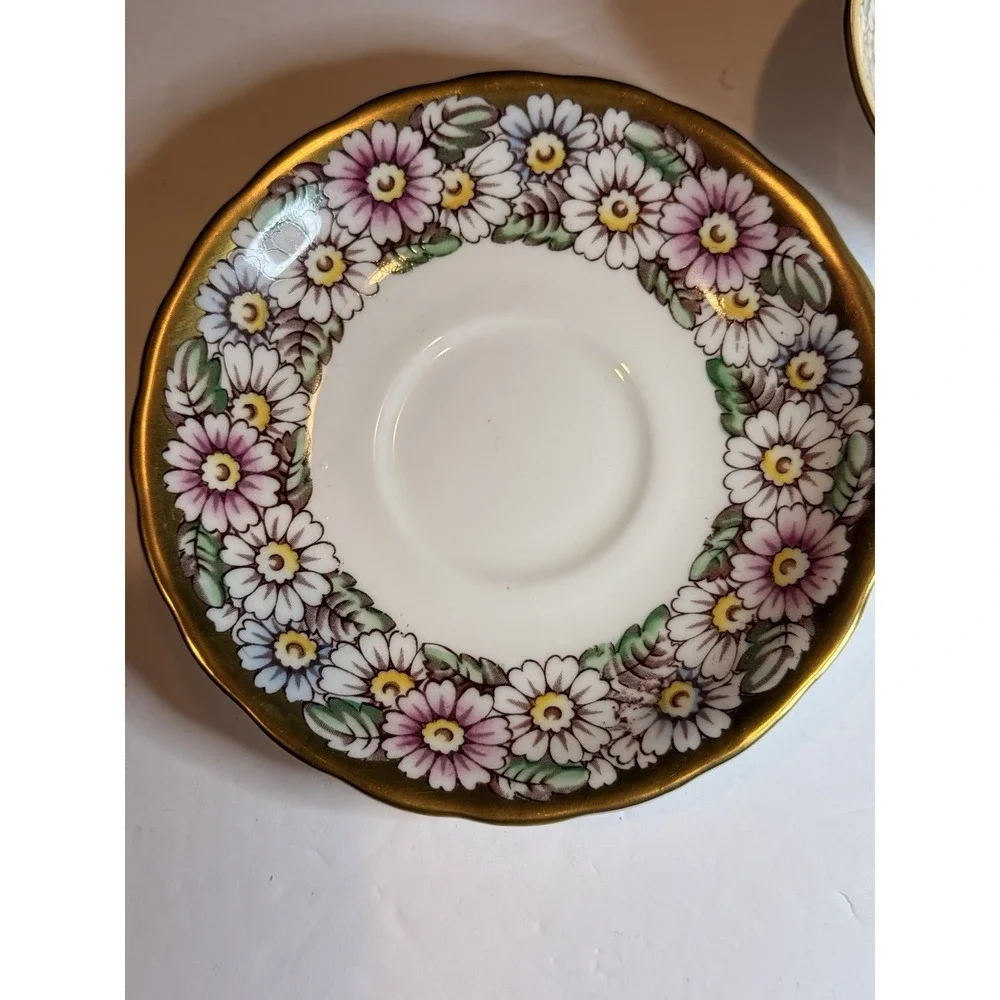 Victoria C&E Bone China England Marguerite Teacup Saucer Daisy Gold Trim VTG